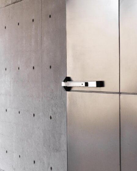 Drzwi techniczne ze stali jako fundament nowoczesnego budownictwa