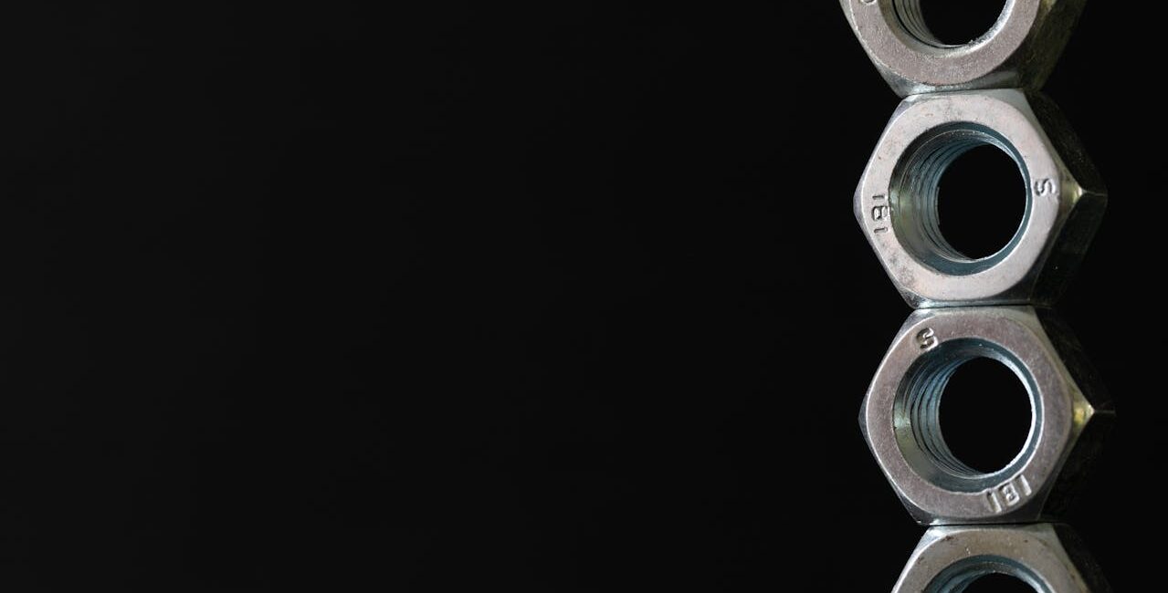 Przecinak do nakrętek – zastosowanie i charakterystyka narzędzia