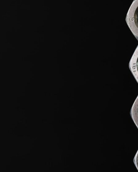 Przecinak do nakrętek – zastosowanie i charakterystyka narzędzia