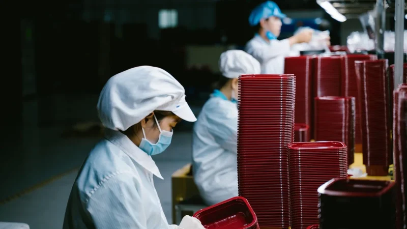 Stół wibracyjny: jak zwiększyć wydajność linii produkcyjnej